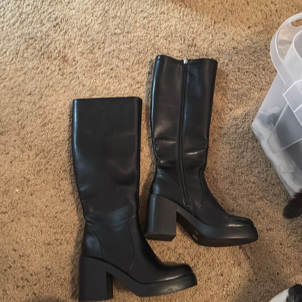 Dirt laundry Gogo boots